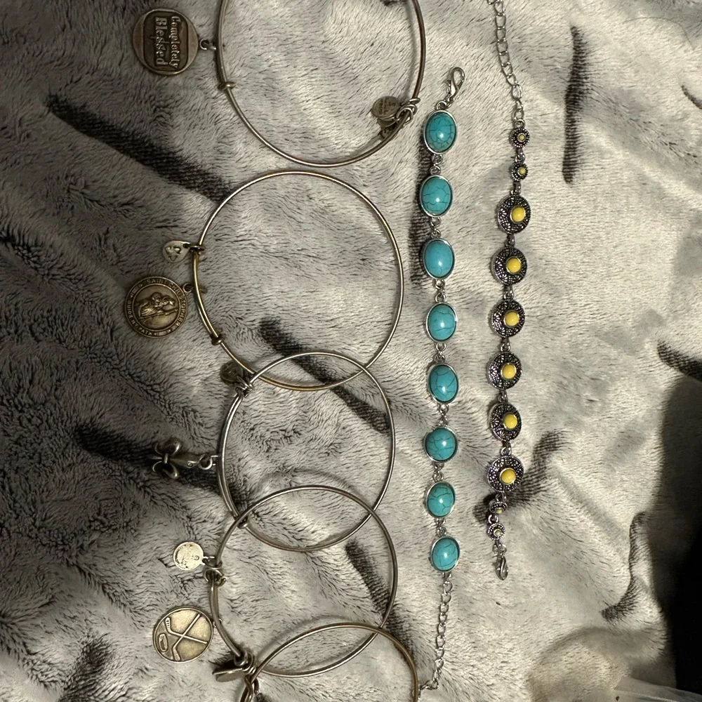 Bracelet bundle - Picture 2 of 2